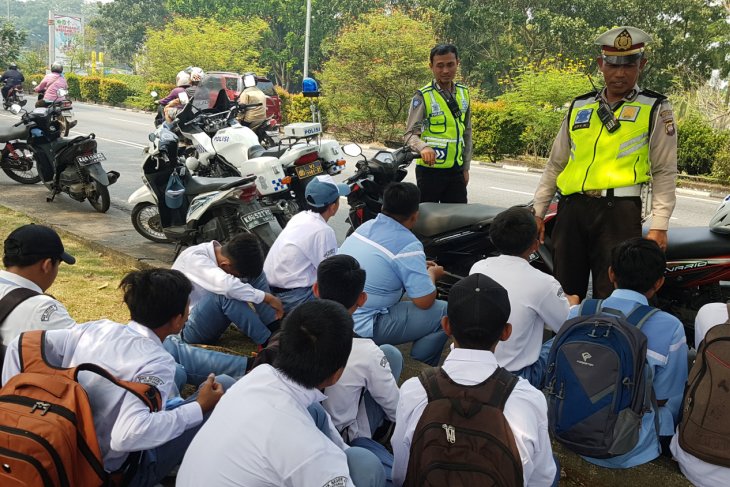 Polisi Tertibkan Aksi Konvoi Pelajar