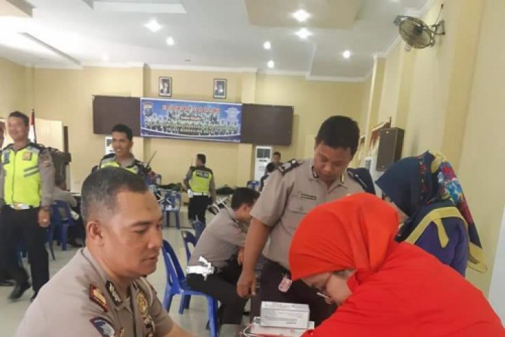 Donor darah warnai HUT Lalu Lintas Bhayangkara ke-63