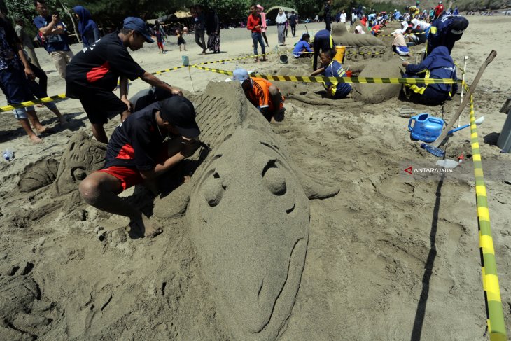 Festival Patung Pasir Pantai Serang