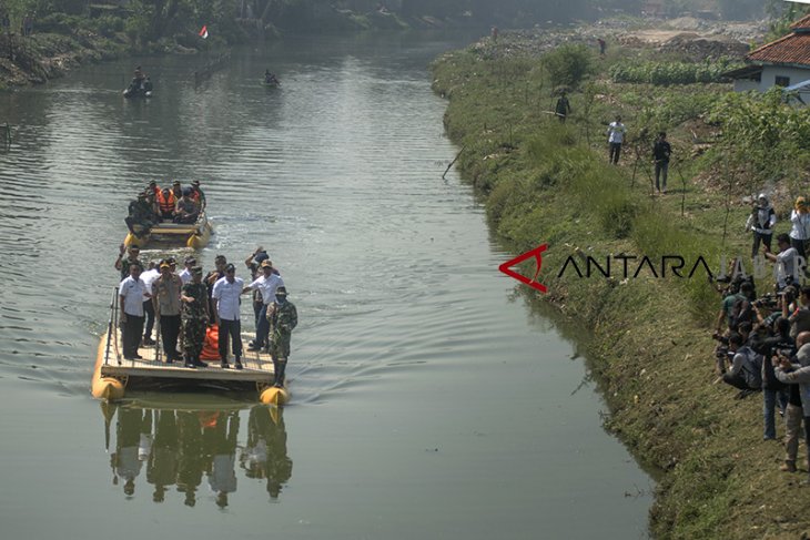 Gubernur Jabar tinjau normalisasi Citarum