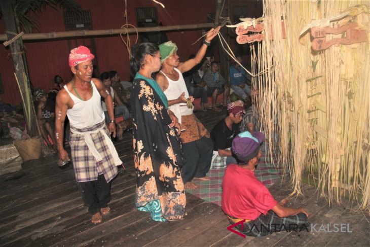 Dayak Paramasan gelar aruh adat panen melimpah