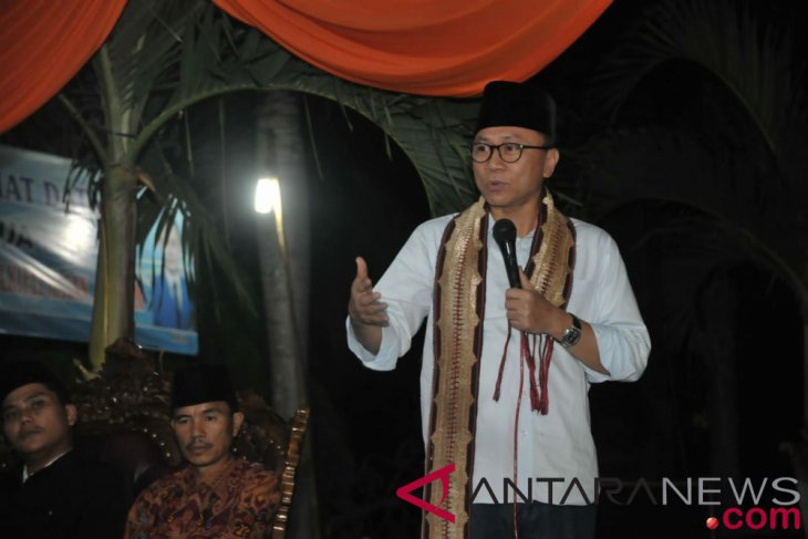 MPR chairman urges community to not panic over falling rupiah