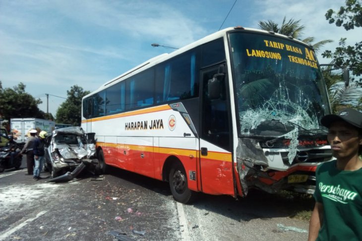 Polisi Selidiki Kecelakaan Bus Balongbendo - ANTARA News Jawa Timur