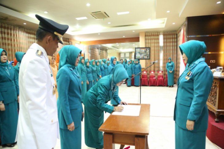 Lantik Ketua Tim Penggerak PKK Tanah Laut