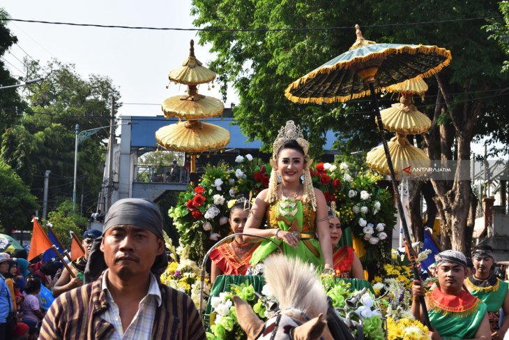 Kirab Pusaka Grebeg Suro