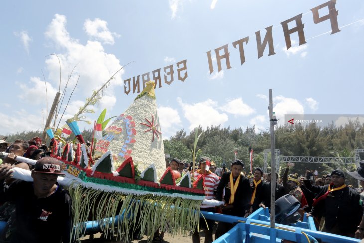 Larung Sesaji Pantai Serang