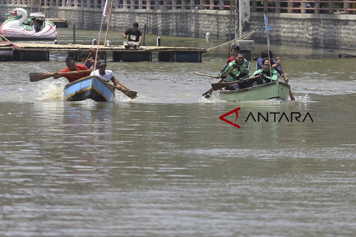 Lomba balap perahu tradisional