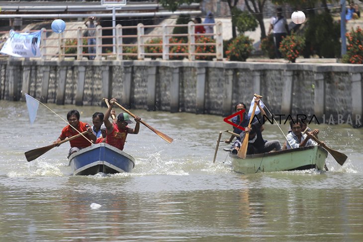 Lomba balap perahu tradisional