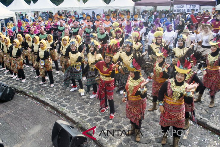 Lomba senam Maumere di Kampus IPB Bogor