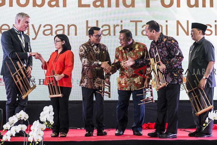 Pembukaan Global Land Forum 2018