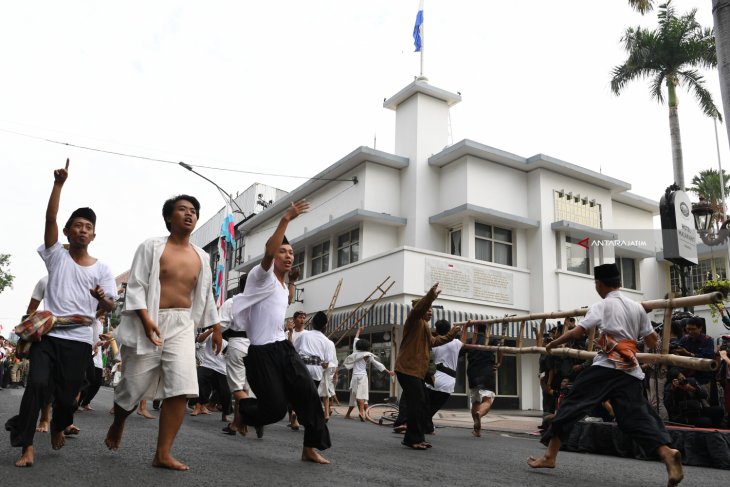 Teatrikal Peristiwa Perobekan Bendera Belanda