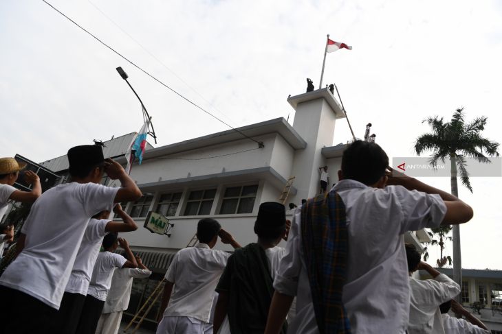 Teatrikal Peristiwa Perobekan Bendera Belanda