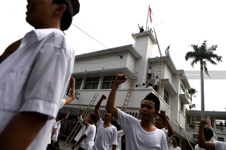 Teatrikal Peristiwa Perobekan Bendera Belanda