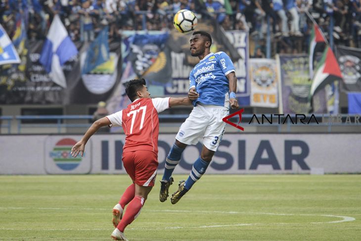 Persib kalahkan Arema FC