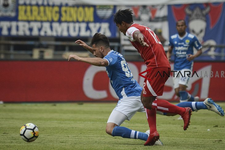 Persib kalahkan Arema FC