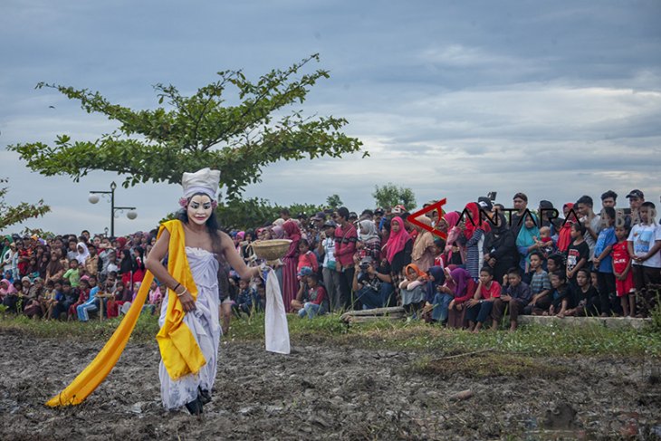 Pertunjukan kasidah sawah