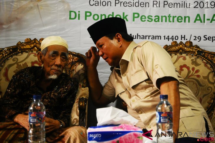 Prabowo Temui K.H. Maimoen Zubair