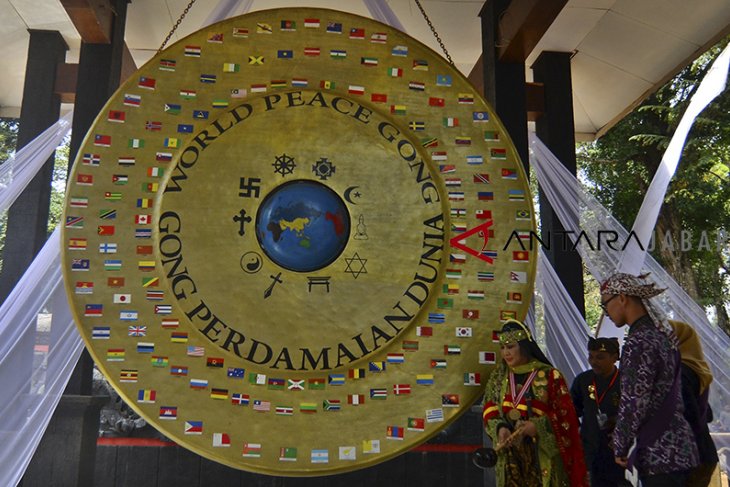 Ritual gong perdamaian dunia