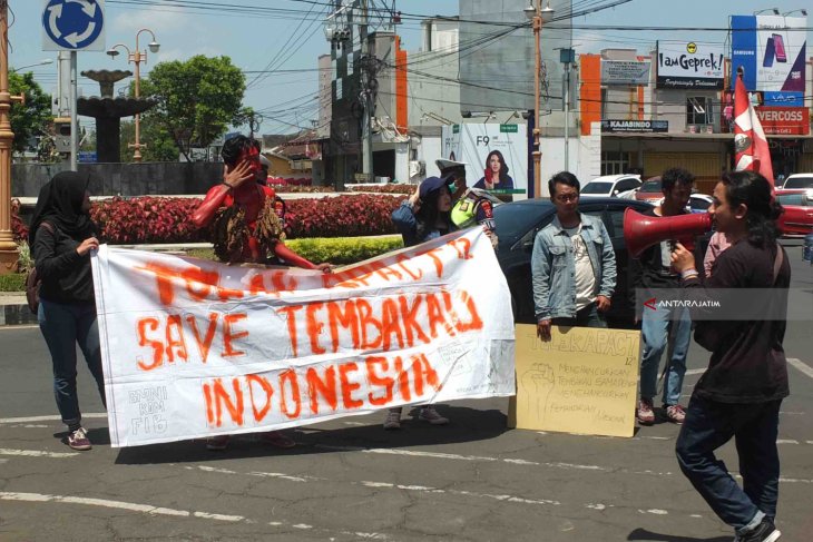 Demo Tolak Konferensi Tembakau