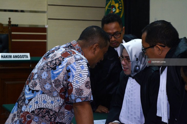 Sidang Perdana Bupati Nonaktif Mojokerto