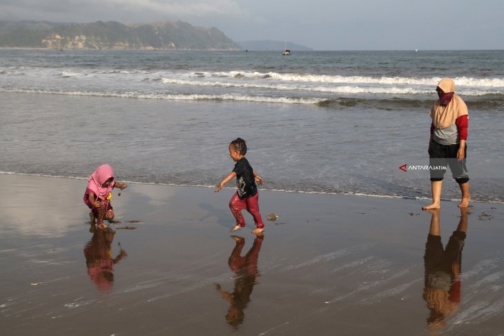 Wisata Pantai Sine Tulungagung