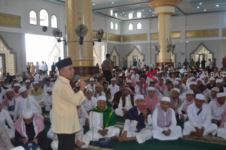 Bupati harap jamaah haji sambas jadi teladan