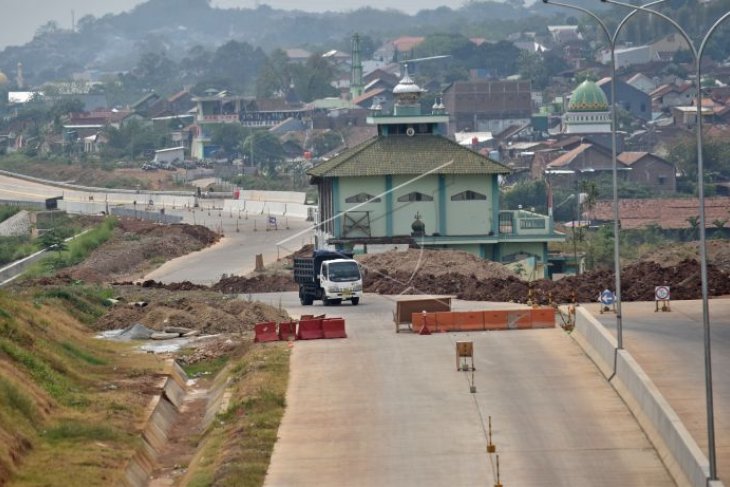 Masjid di tengah ruas Tol Semarang-Batang