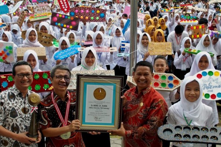 Rekor alat permainan tradisional dakon terbanyak