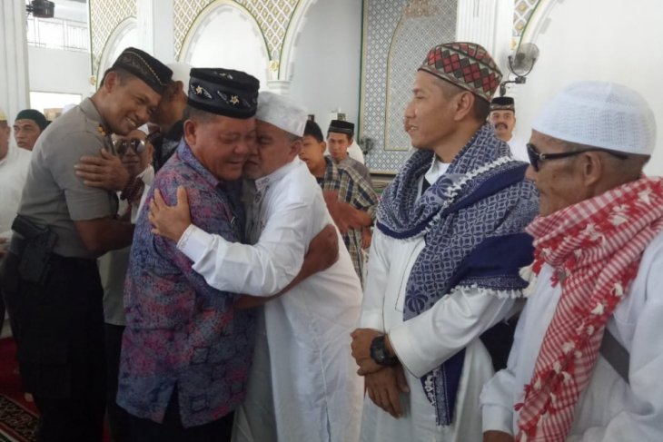 Bupati Paolus Hadi sambut jamaah haji