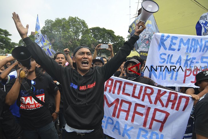 Aksi suporter Persib Bandung