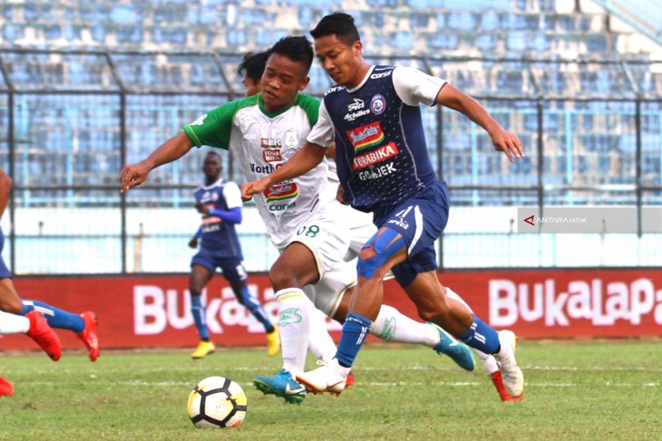 Arema Kalahkan PSMS Medan