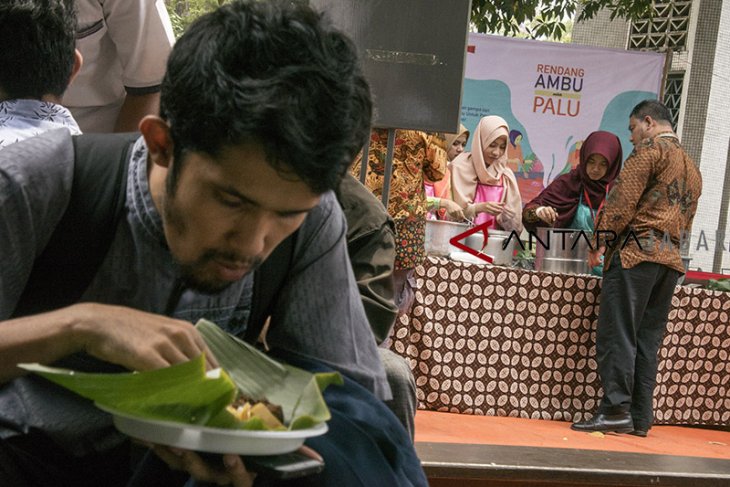 Donasi rendang untuk bencana Palu