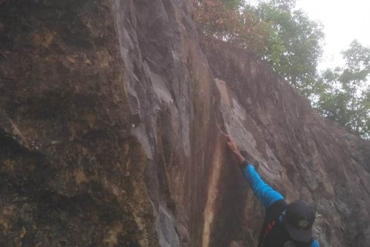 Atlet Kayong Utara berlatih di tebing batu