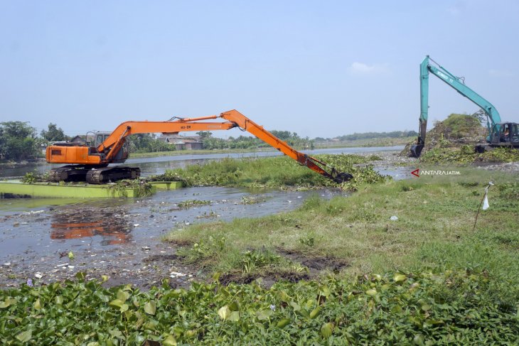 Pembangunan Long Storage Kalimati