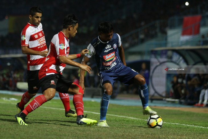 Laga Amal Arema Lawan MU