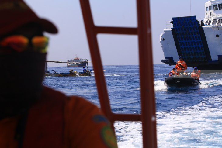 Simulasi Pengamanan Selat Bali Jelang IMF