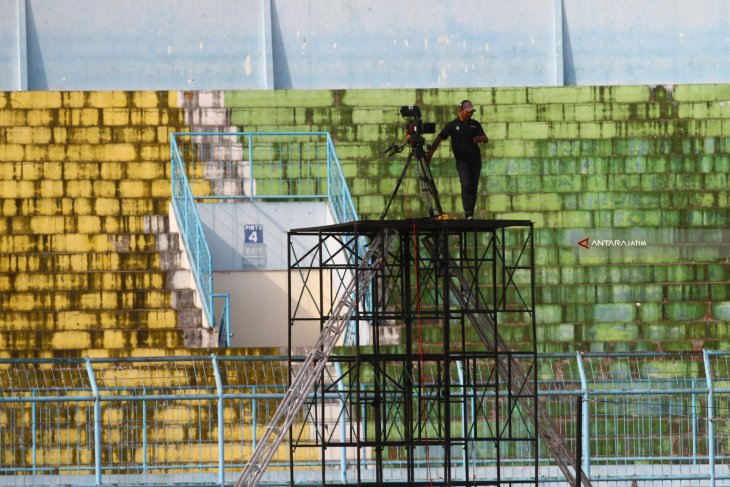 Tribun Stadion Kanjuruhan Kosong