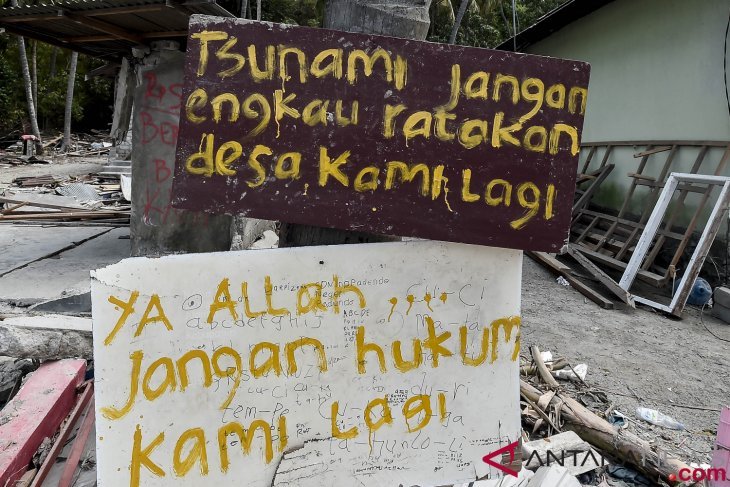 Kondisi Desa Loli Saluran Donggala Pascagempa dan Tsunami