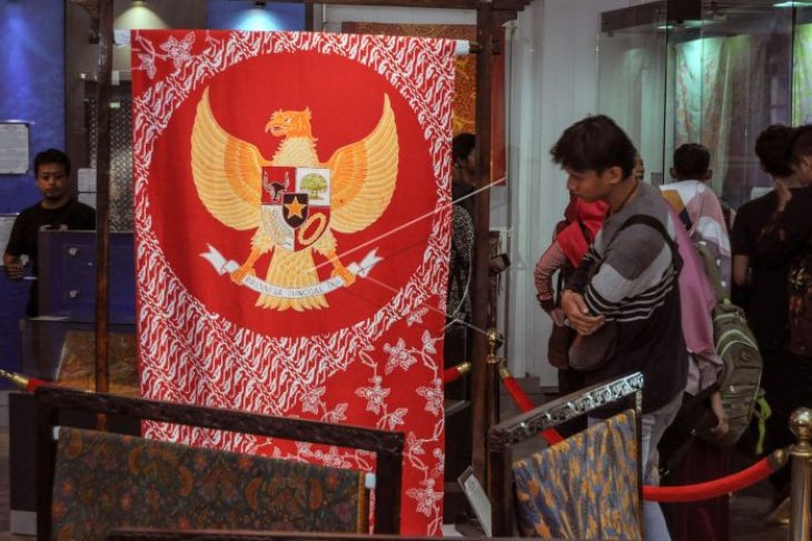 Batik motif Garuda Pancasila