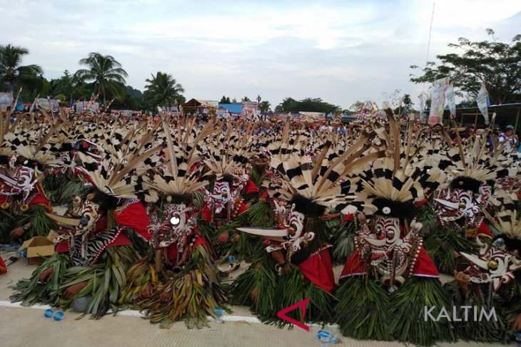 ATRAKSI TARI HUDOG KABUPATEN MAHAKAM HULU