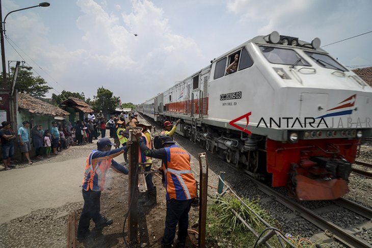 Penutupan perlintasan KA ilegal