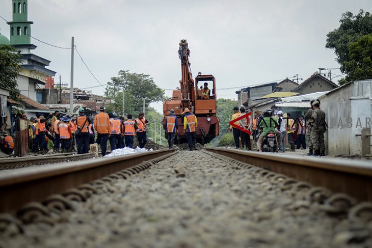 Penutupan perlintasan KA ilegal