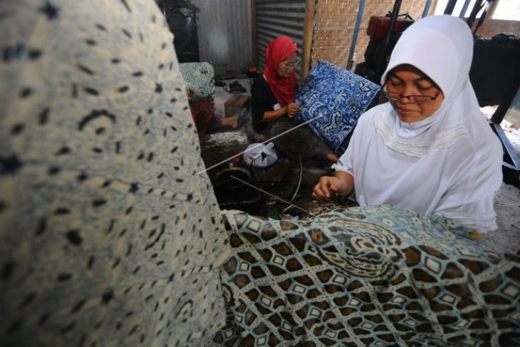 Kerajinan batik berbahan dasar alami