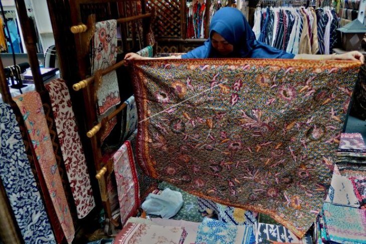 Pameran kreasi batik nusantara