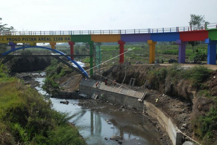 Pembangunan saluran air Progo Pistan