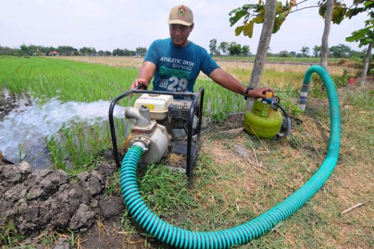 Pompa air berbahan bakar gas