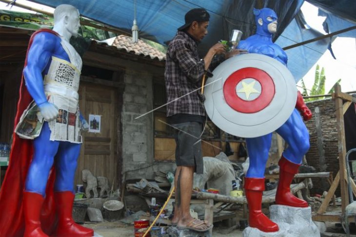 Pembuatan patung karakter