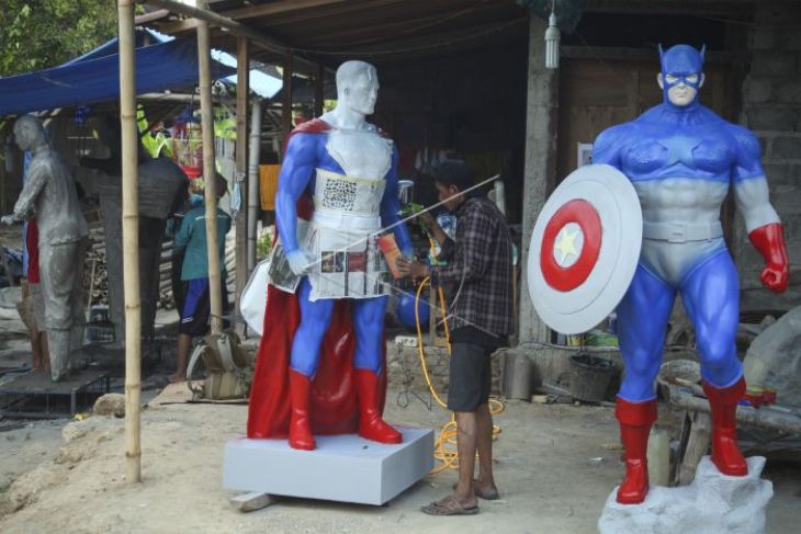 Pembuatan patung karakter