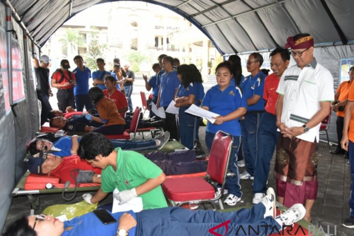 Pejabat eselon Pemkab Badung jalani tes HIV/AIDS