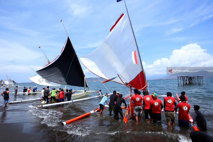 Balap Perahu Layar Selat Bali